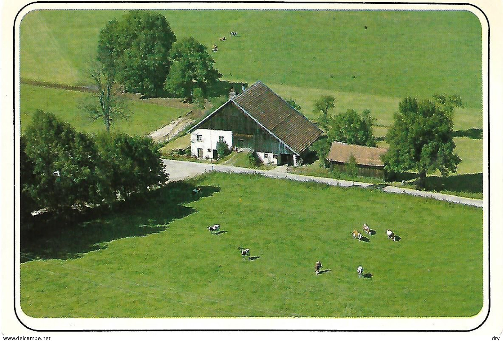 Ferme Comtoise Dans Le Haut-Doubs. Cpm Neuve. - Bauernhöfe