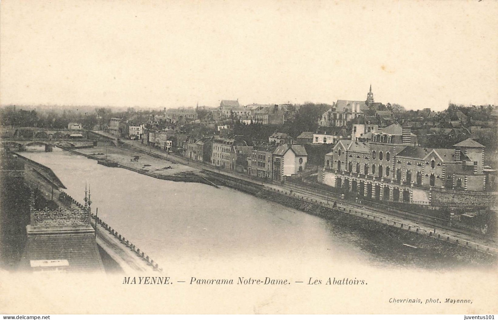 CPA Mayenne-Panorama Notre Dame-Les Abattoirs       L2801 - Mayenne