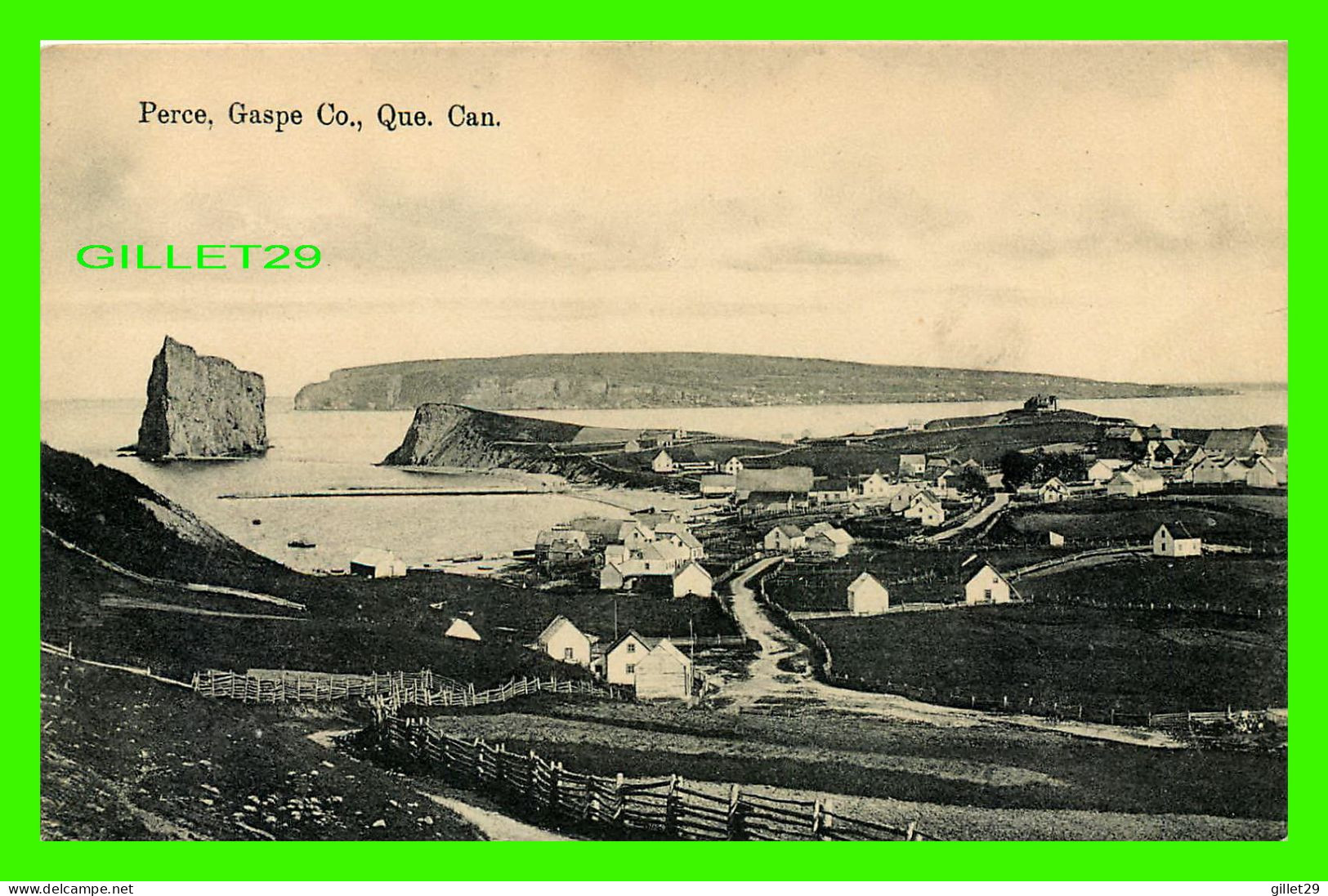 PERCÉ, QUÉBEC - VUE AÉRIENNE DU VILLAGE - MRS E. L'ESPÉRANCE - CTÉ DE GASPÉ - - Percé