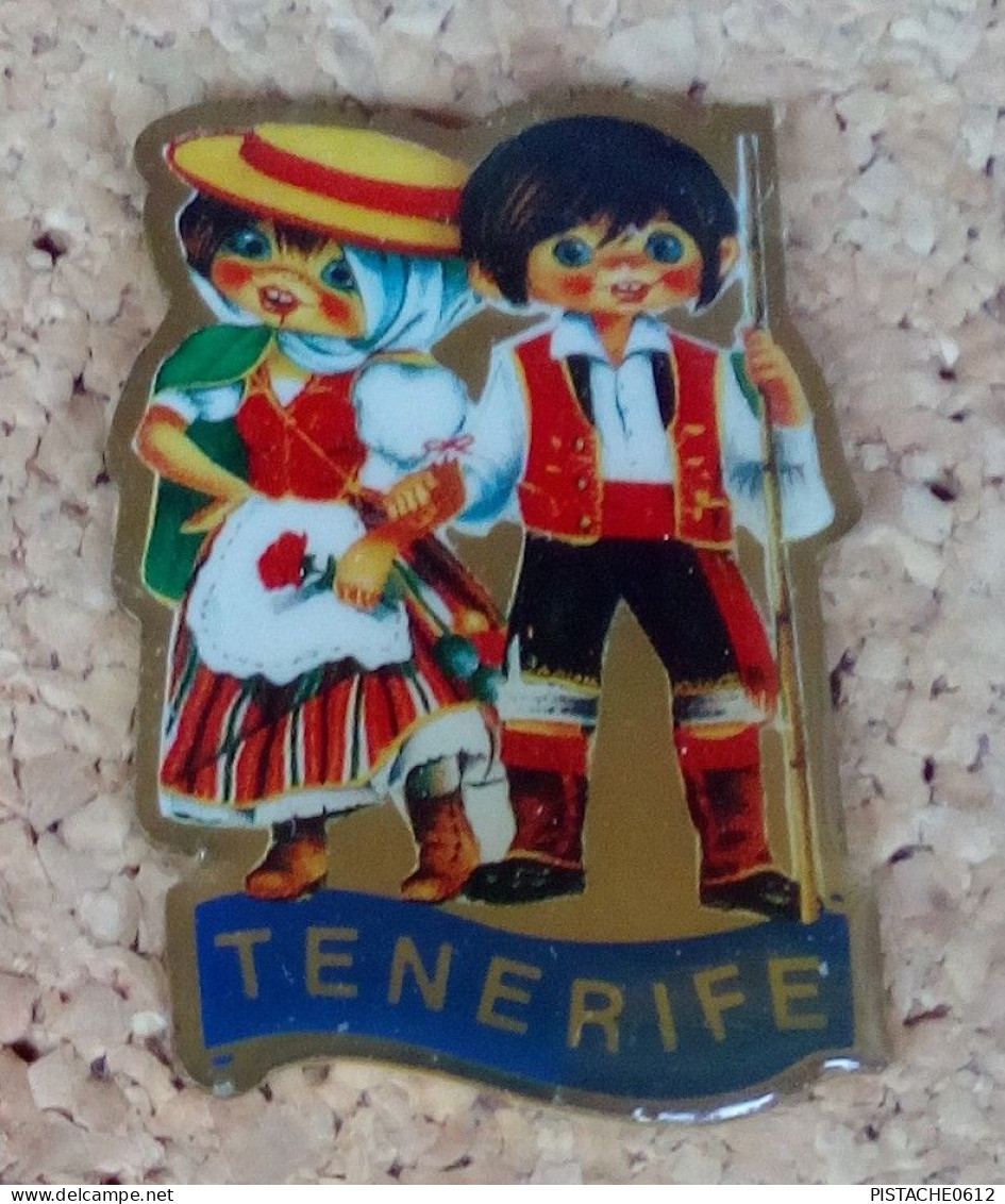 Pin's TENERIFE Couple En Costumes île D'Espagne - Città