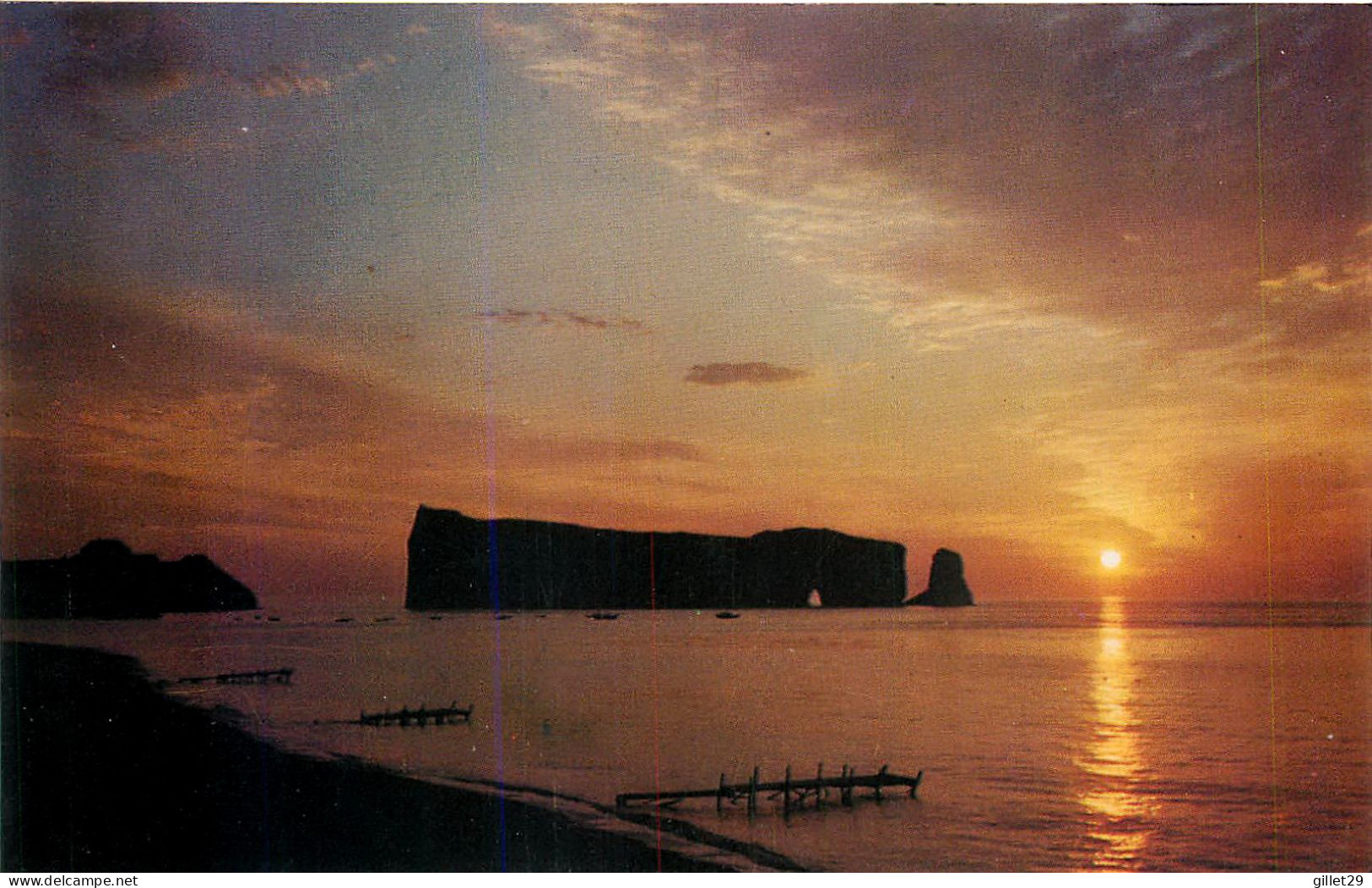 PERCÉ, QUÉBEC - UN LEVER DE SOLEIL À PERCÉ - UNIC - - Percé