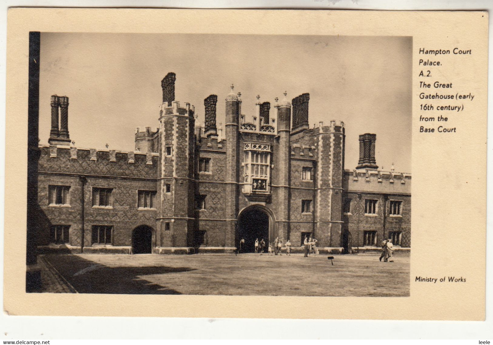 CP46. Vintage Postcard. Hampton Court Palace. The Great Gatehouse. Middlesex - Middlesex