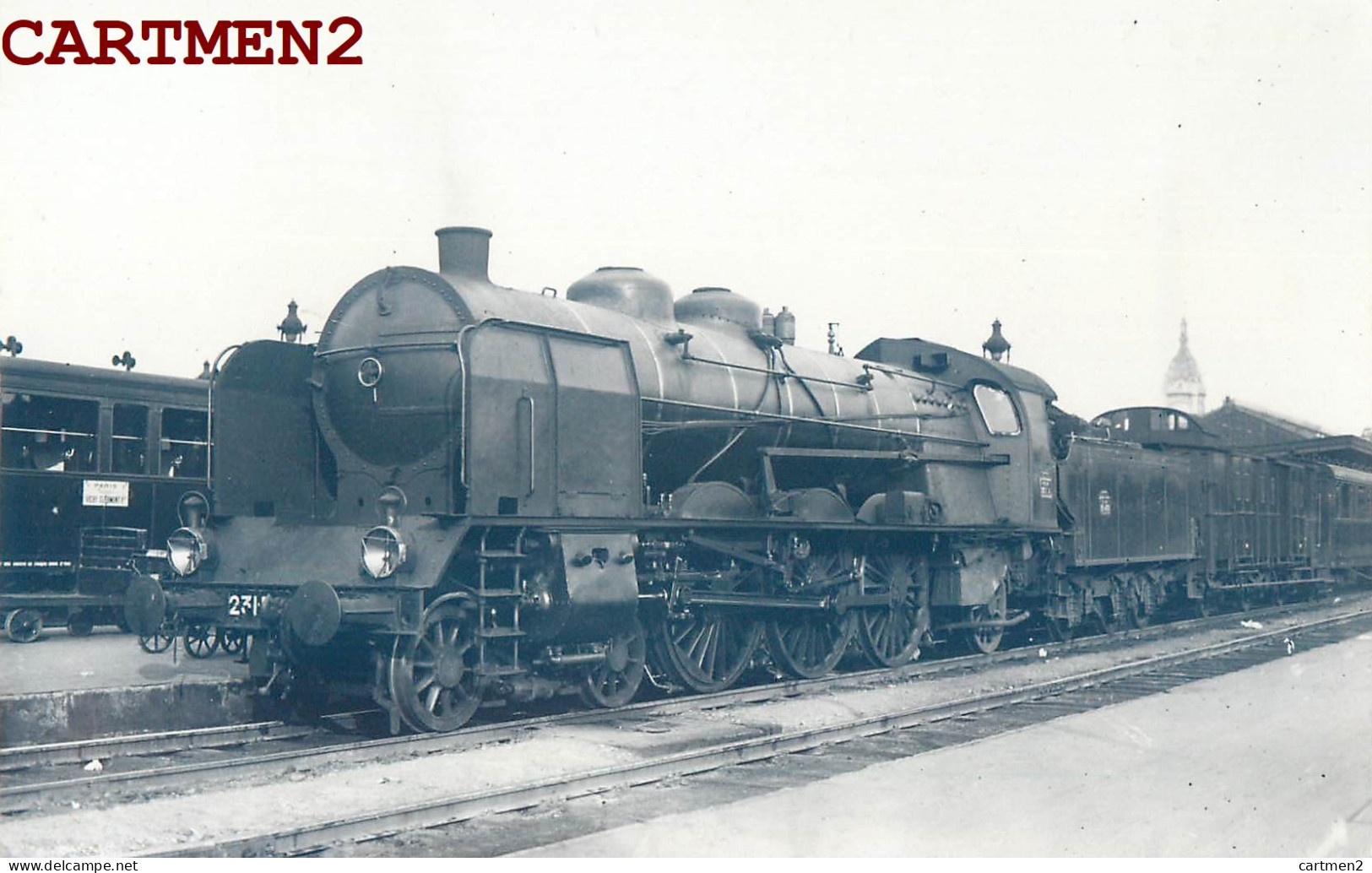 CARTE PHOTO PARIS GARE DE LYON ? TRAIN TRAMWAY LOCOMOTIVE ZUG BAHNHOF CHEMINS DE FER LOKOMOTIVE STATION TRENO LOCOMOTORA - Metro, Stations