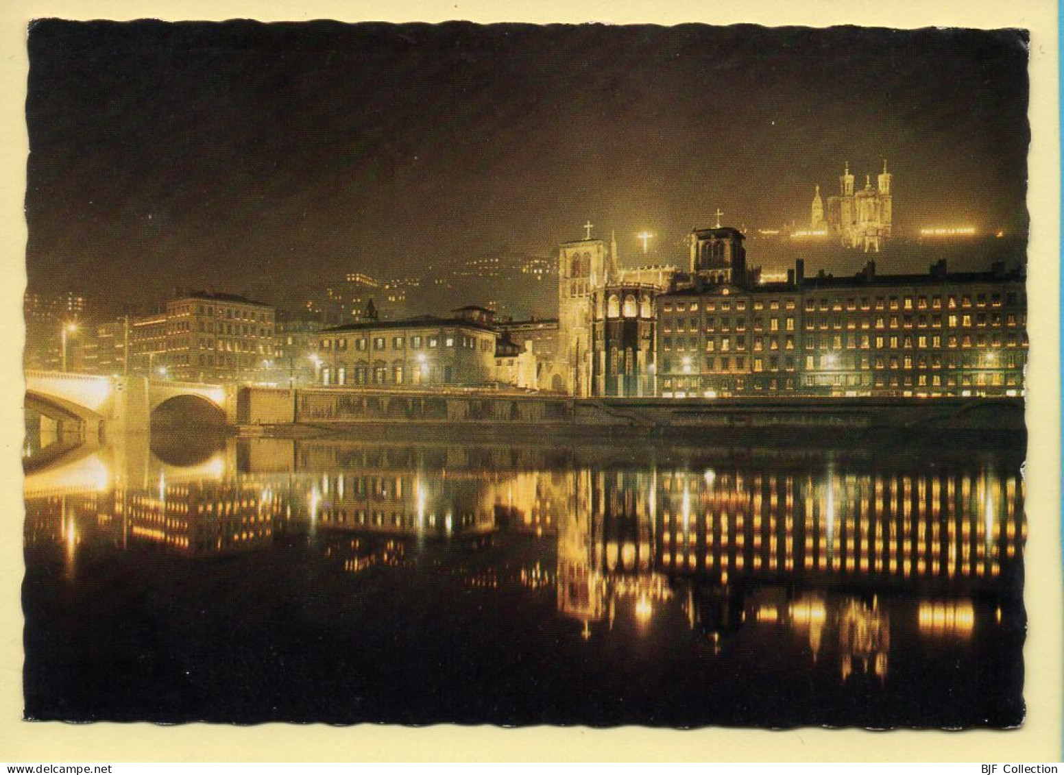 69. LYON (5) Les Quais Pont Bonaparte / Illuminations / CPSM (voir Scan Recto/verso) - Lyon 5