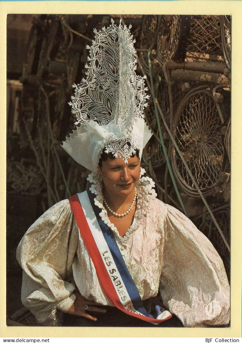 Folklore : La Reine Des Sables / Les Sables D'Olonne - Costumes