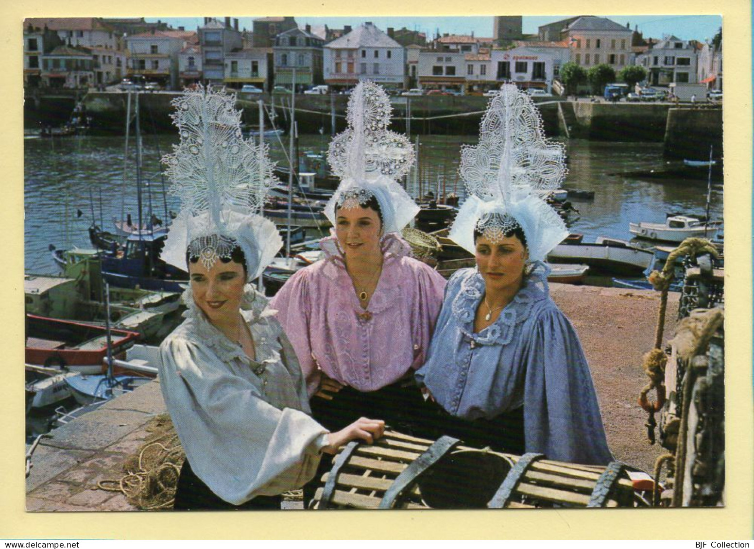 Folklore : Sablaises / Les Sables D'Olonne / La Vendée Folklorique - Costumes