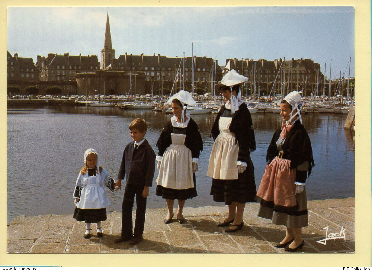 Folklore : Groupe Folklorique Devant Les Remparts / Saint-Malo / Couleurs De Bretagne - Costumes