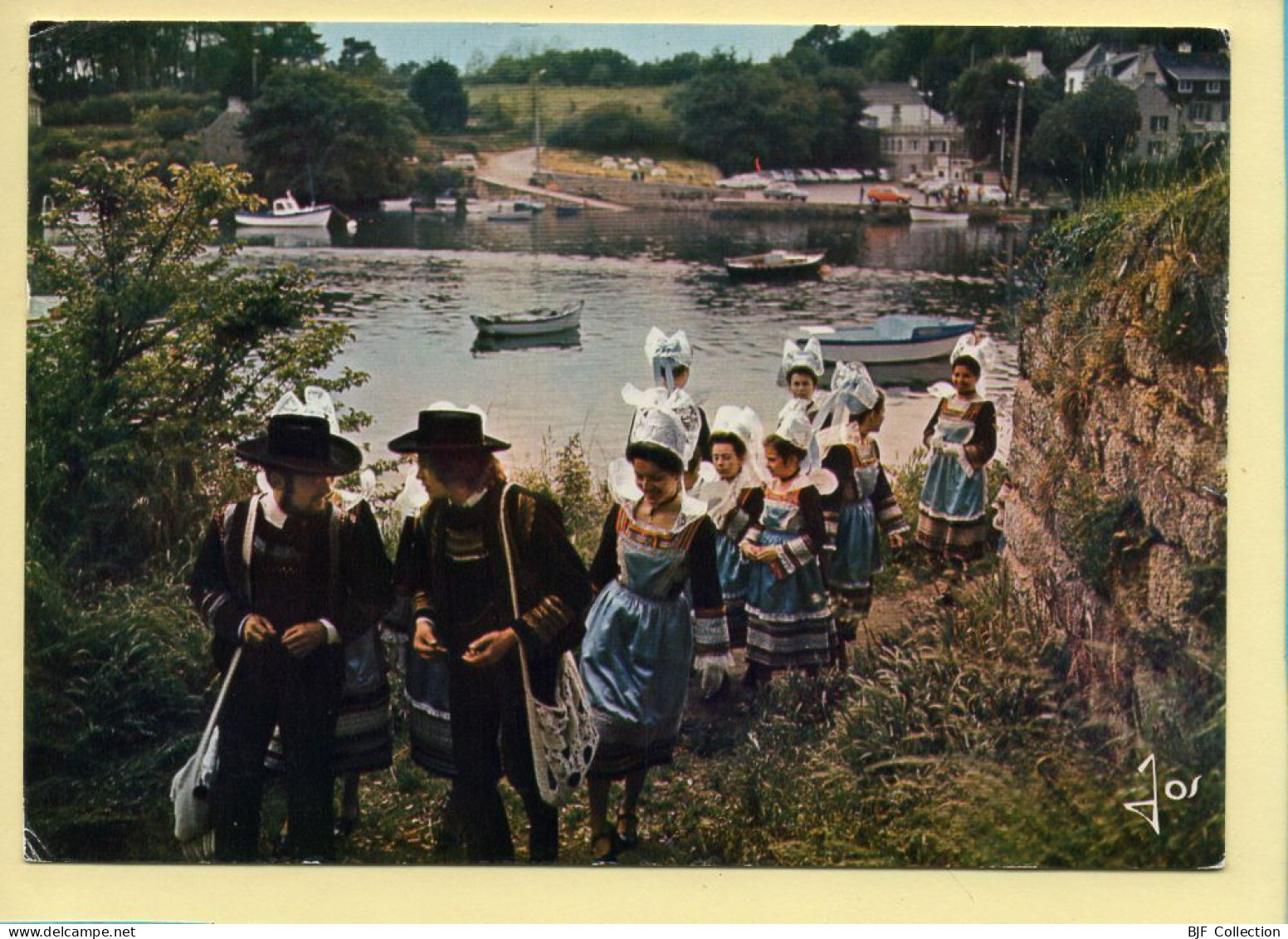 Folklore : Au Pays Des Fleurs D'Ajoncs / Promenade Sur Les Bords Du Belon / Costume / La Bretagne En Couleurs - Costumes