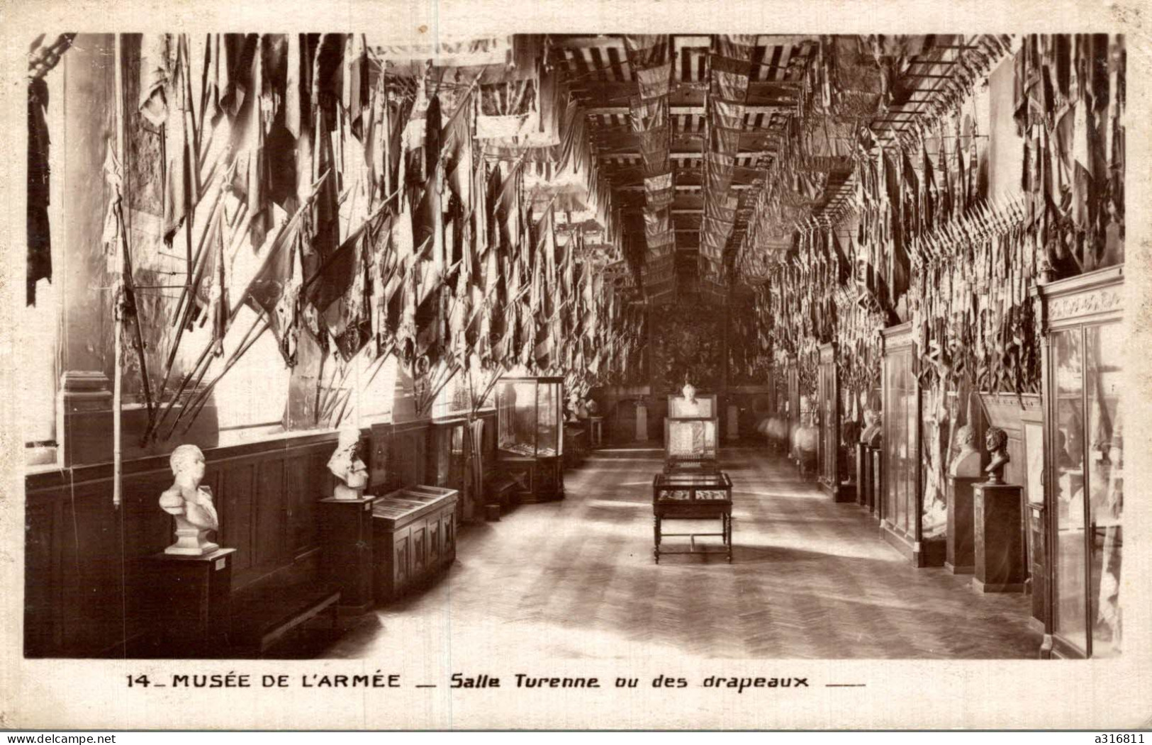 Musee De L Armee Salle Turenne Ou Des Drapeaux - Musea