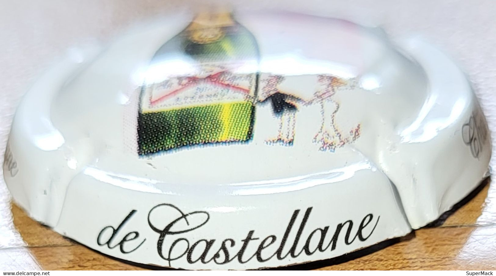 Capsule Champagne DE CASTELLANE Série ??, Ecriture Stylisée Sur Contour Blanc, Polychrome & Blanc Nr 92g - De Castellane