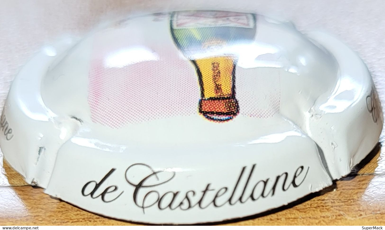 Capsule Champagne DE CASTELLANE Série ??, Ecriture Stylisée Sur Contour Blanc, Polychrome & Blanc Nr 92g - De Castellane