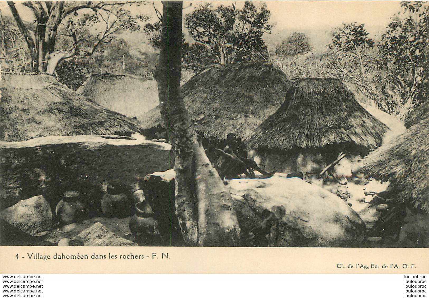 DAHOMEY VILLAGE DANS LES ROCHERS  F.N. - Dahomey