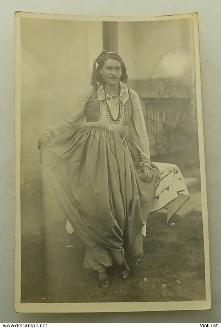 Girl In Bosnian National Costume - Banja Luka 1939. - Personnes Anonymes