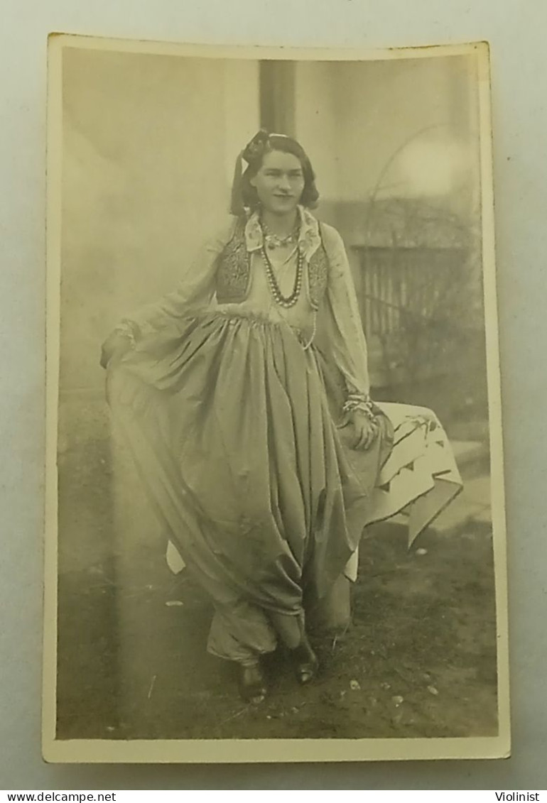 Girl In Bosnian National Costume - Banja Luka 1939. - Personnes Anonymes