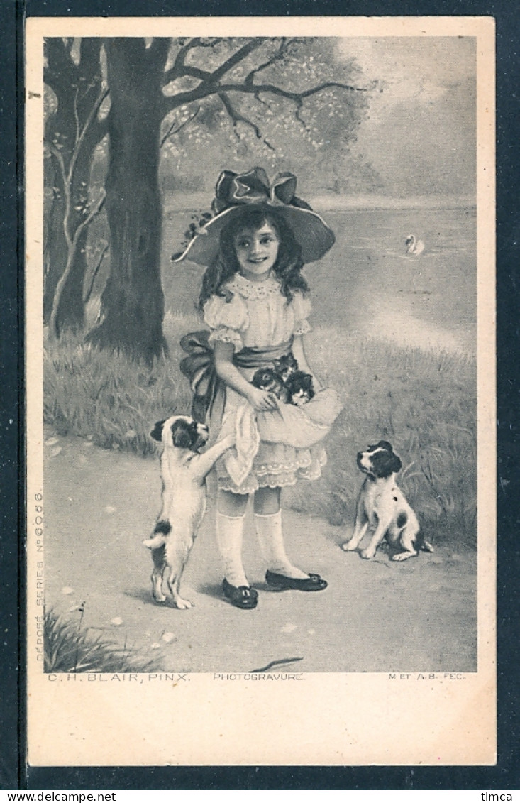 19048 Jeune Fille Tenant à L'abri, Dans Son Tablier, 3 Chatons Contre Deux Chiots Curieux - C.H. Blair - Dogs
