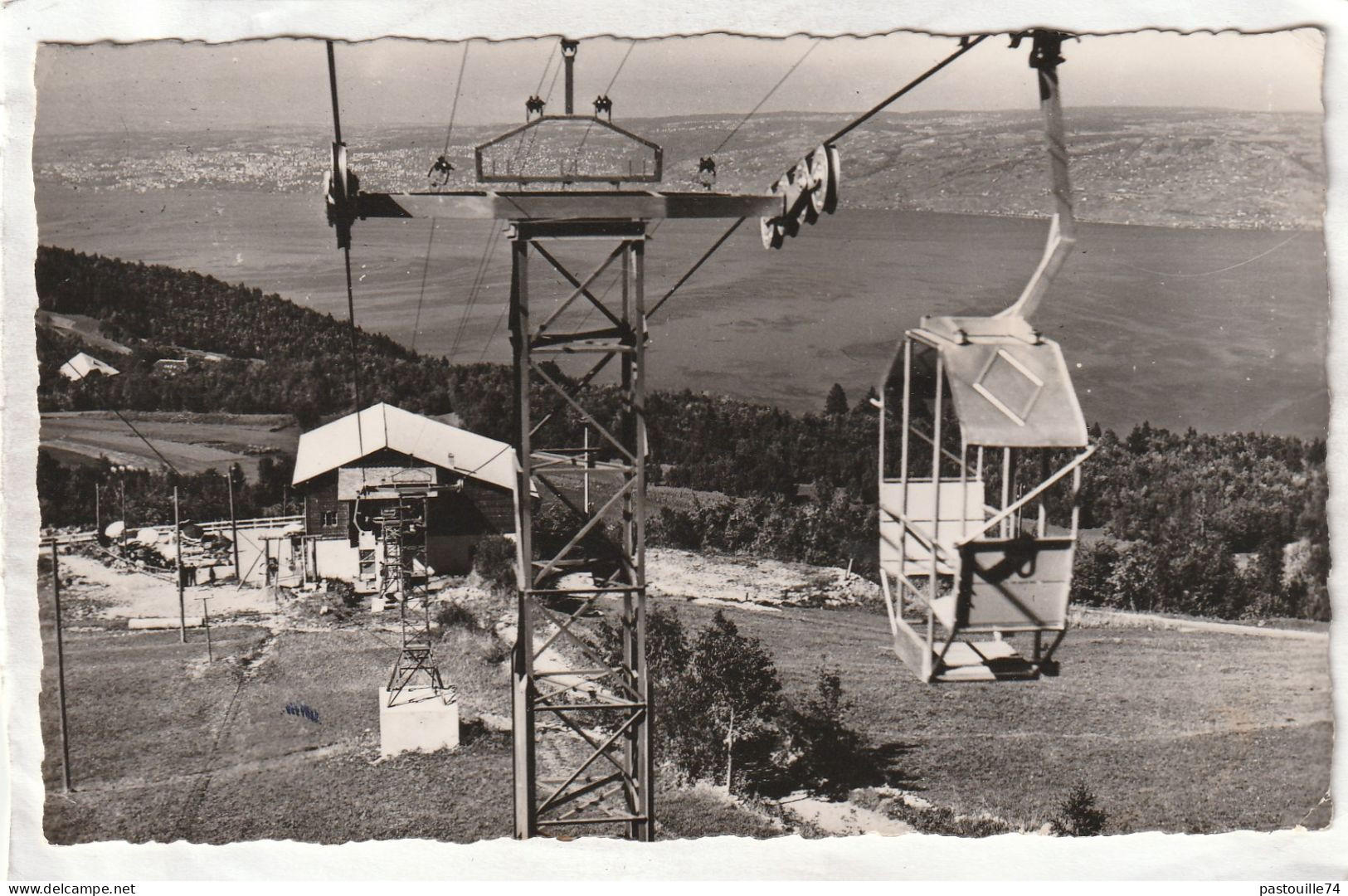 CPSM :  14 X 9  -  THOLLON-LES-MEMISES  -  Gare De Départ Du Télésiège - Vue Sur Le Lac Léman Et La Suisse - Thollon