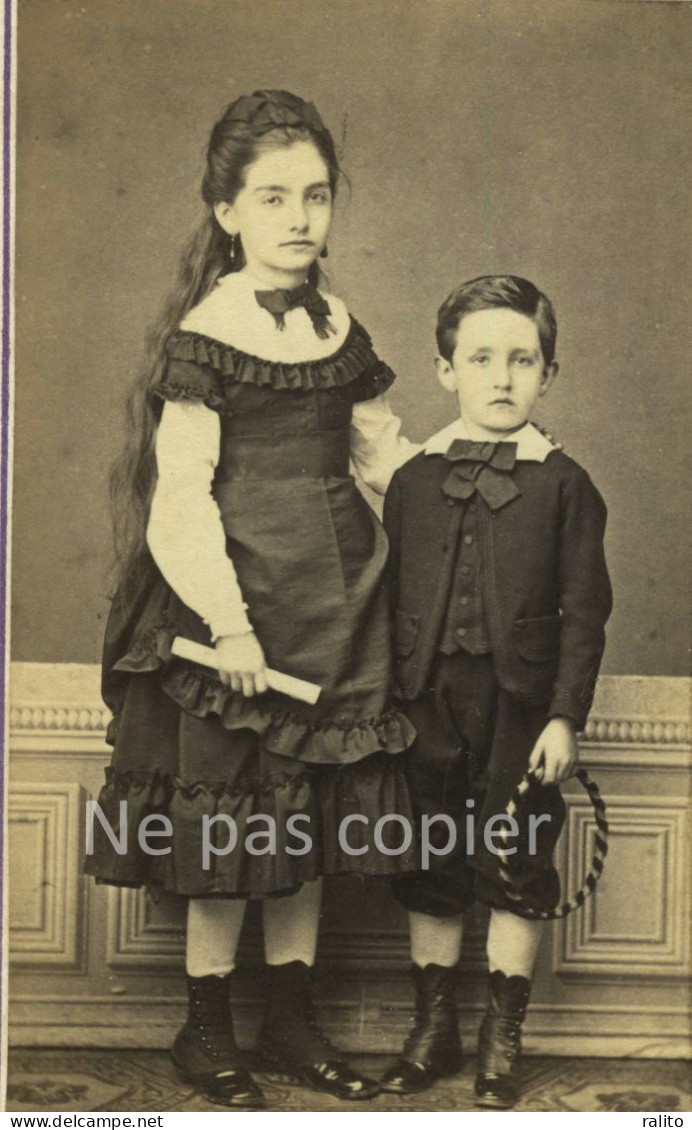 DEUX ENFANTS Vers 1870 CDV Par BARBERON à BORDEAUX Cerceau - Old (before 1900)