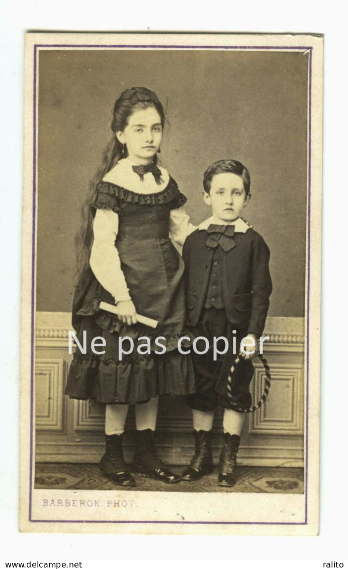 DEUX ENFANTS Vers 1870 CDV Par BARBERON à BORDEAUX Cerceau - Old (before 1900)