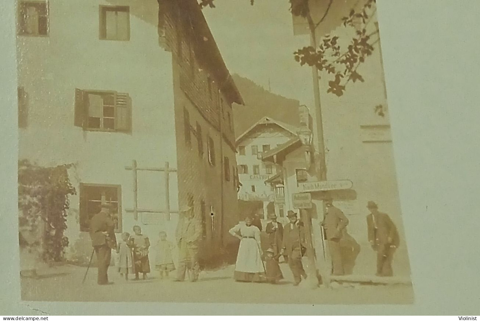 Austria-Children And People On The Street At The Nach Mandsee Signpost-old Photo St.Gilgen - St. Gilgen