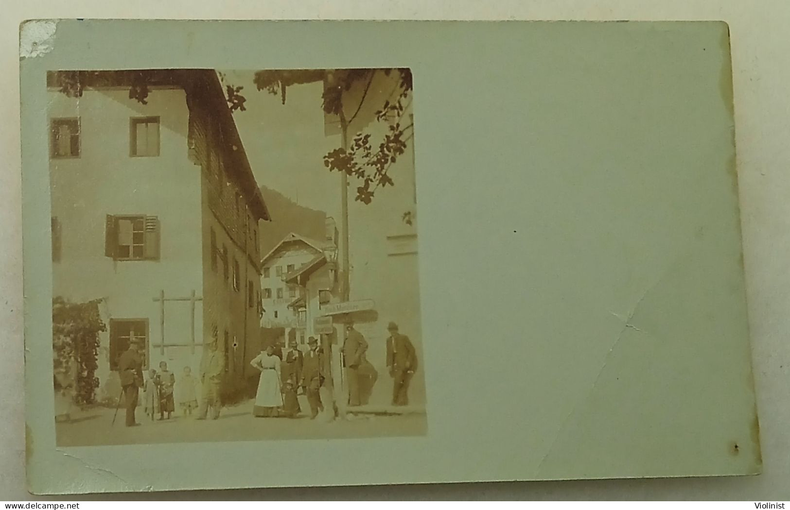 Austria-Children And People On The Street At The Nach Mandsee Signpost-old Photo St.Gilgen - St. Gilgen