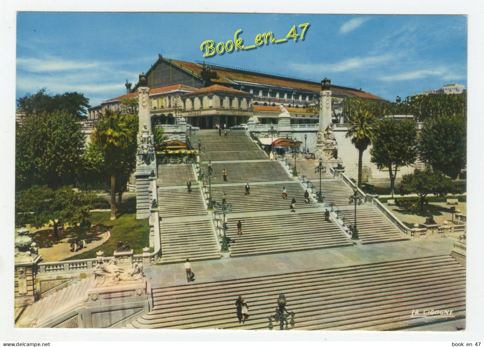 {87316} 13 Bouches Du Rhône Marseille , La Gare Saint Charles Et L' Escalier Monumental ; Animée - Quartier De La Gare, Belle De Mai, Plombières