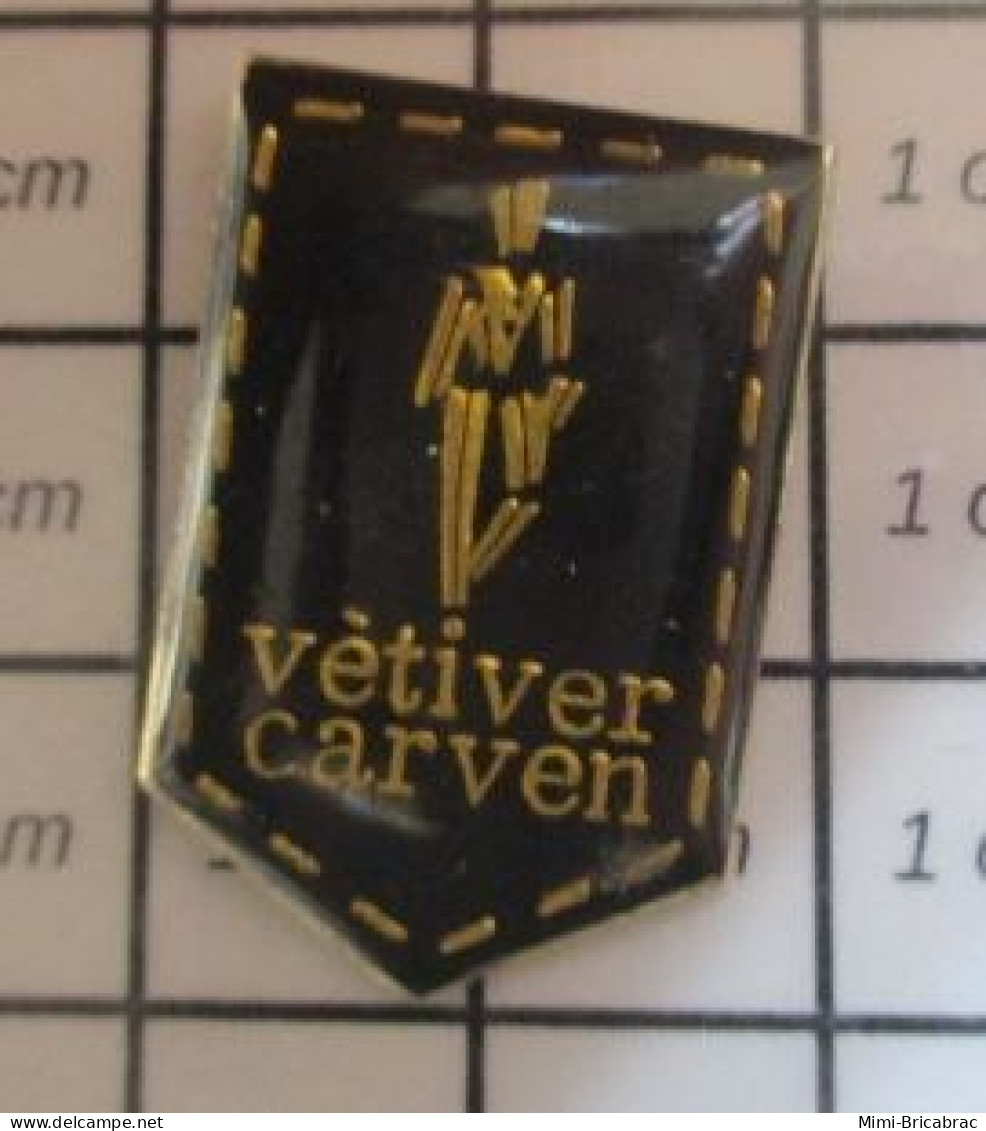 2020 Pin's Pins / Rare Et De Belle Qualité !!! THEME PARFUMS / VETIVER DE CARVEN - Profumi