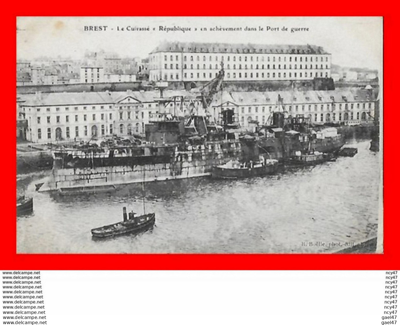 CPA BATEAUX.  BREST.  Le Cuirassé " REPUBLIQUE " En Achèvement Dans Le Port De Guerre...S2281 - Guerre