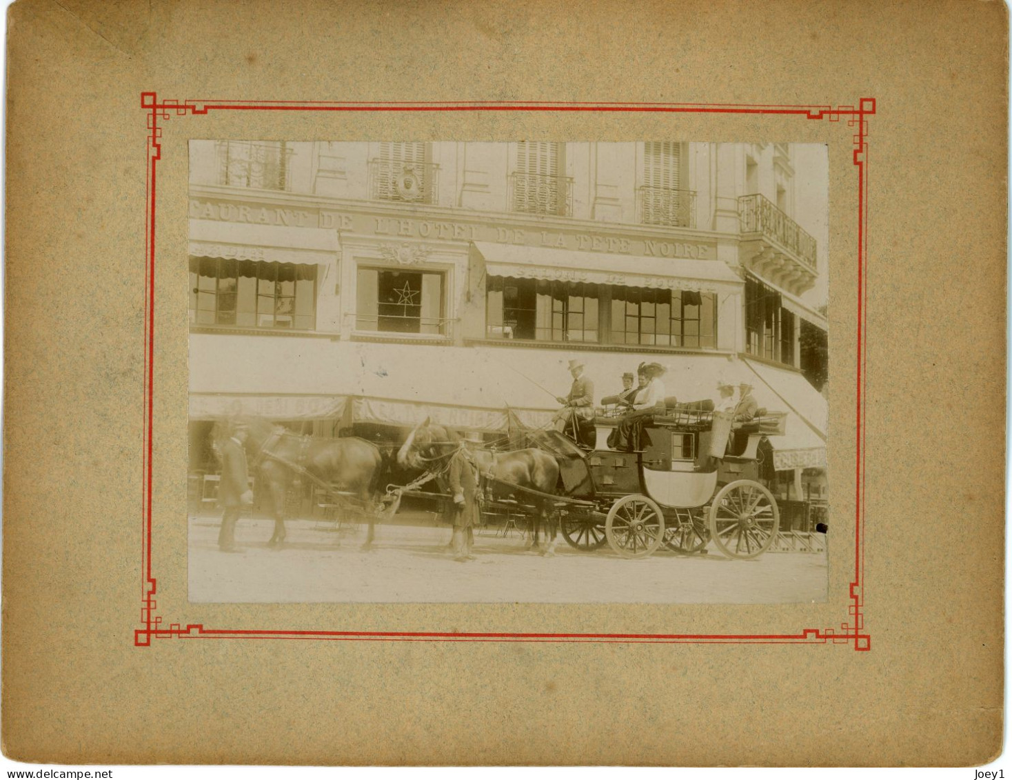 Photo D Attelage à St Cloud Place D'armes, Devant Le Restaurant Et Hôtel De La Tête Noire Avant 1870,Collection Sirot - Lieux