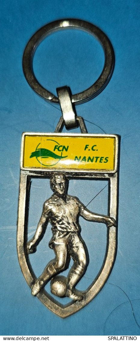 FC NANTES VINTAGE KEYCHAIN, KEY- RING - Abbigliamento, Souvenirs & Varie