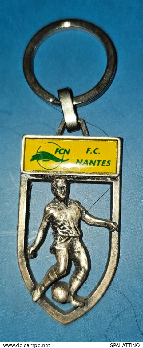 FC NANTES VINTAGE KEYCHAIN, KEY- RING - Bekleidung, Souvenirs Und Sonstige