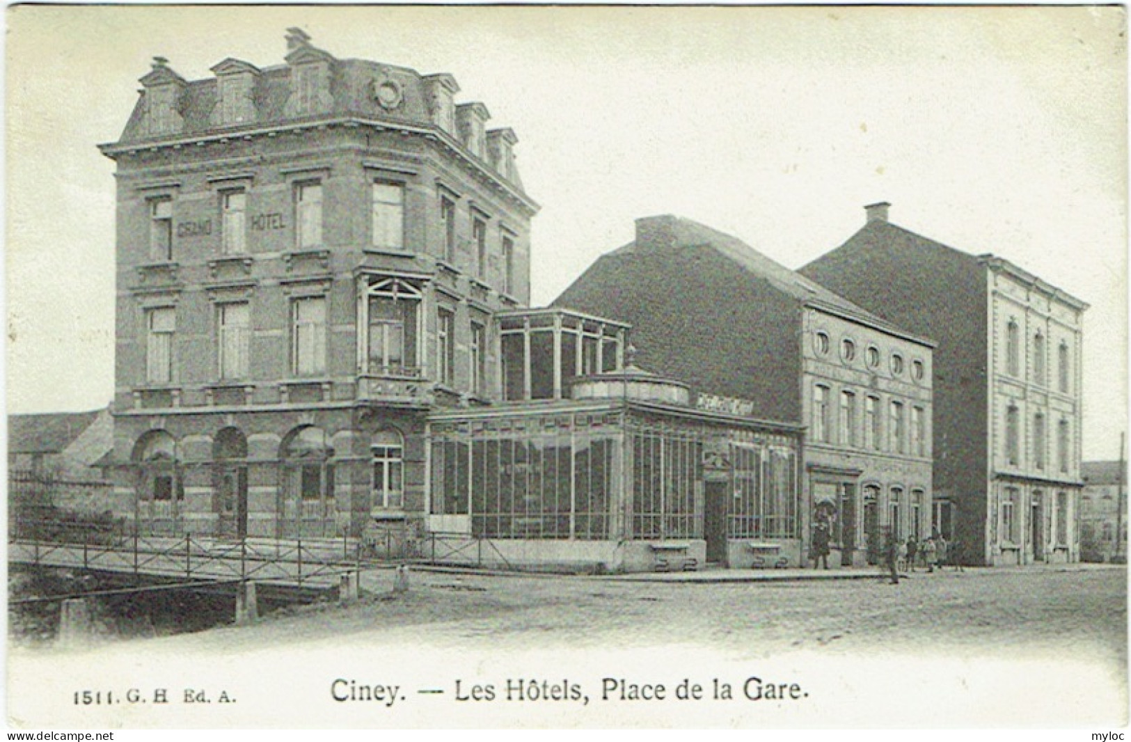 Ciney. Les Hôtels, Place De La Gare. - Ciney