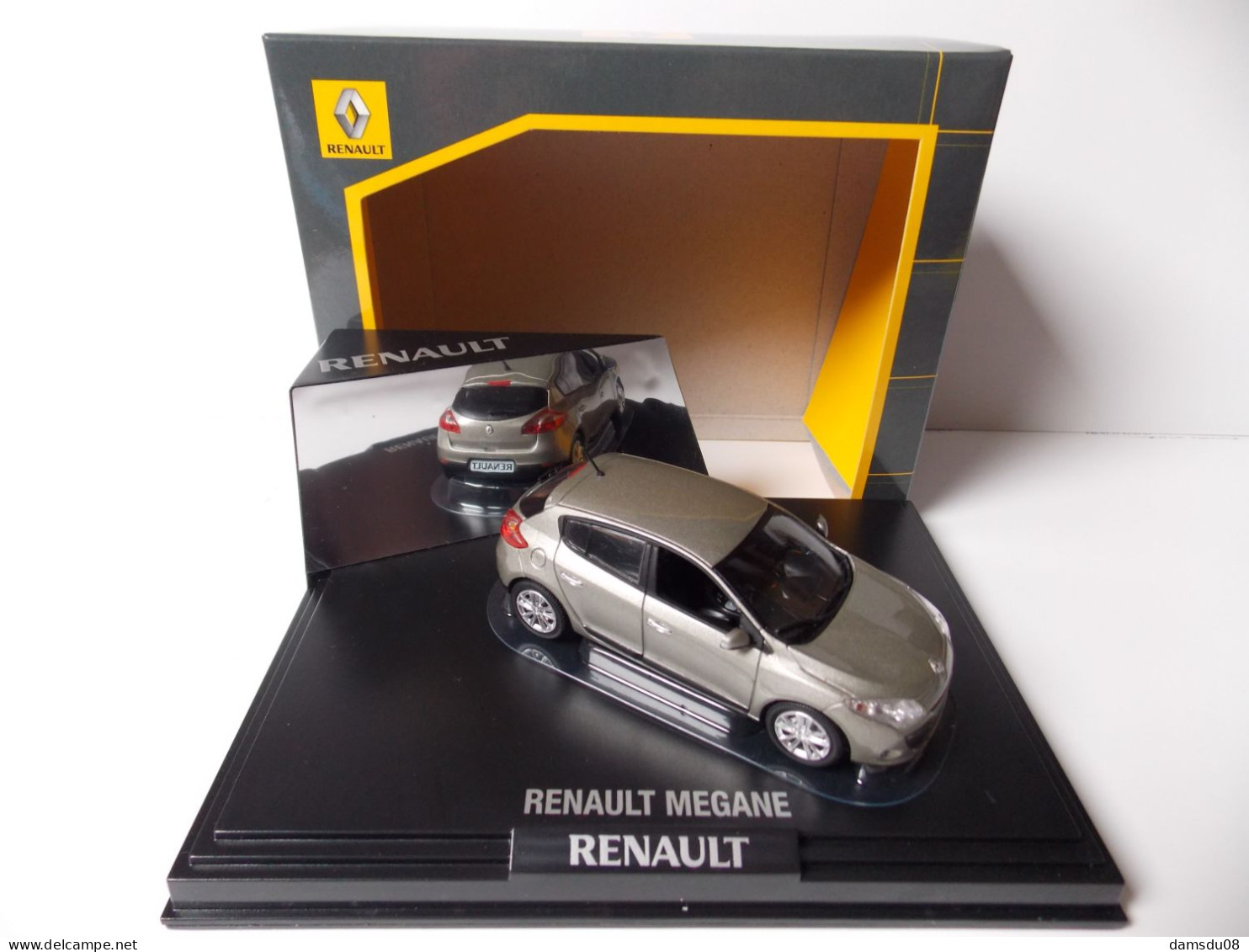 Norev Renault Mégane  Beige Cendré Echelle 1/43 En Boite Vitrine Et Surboite Carton - Norev