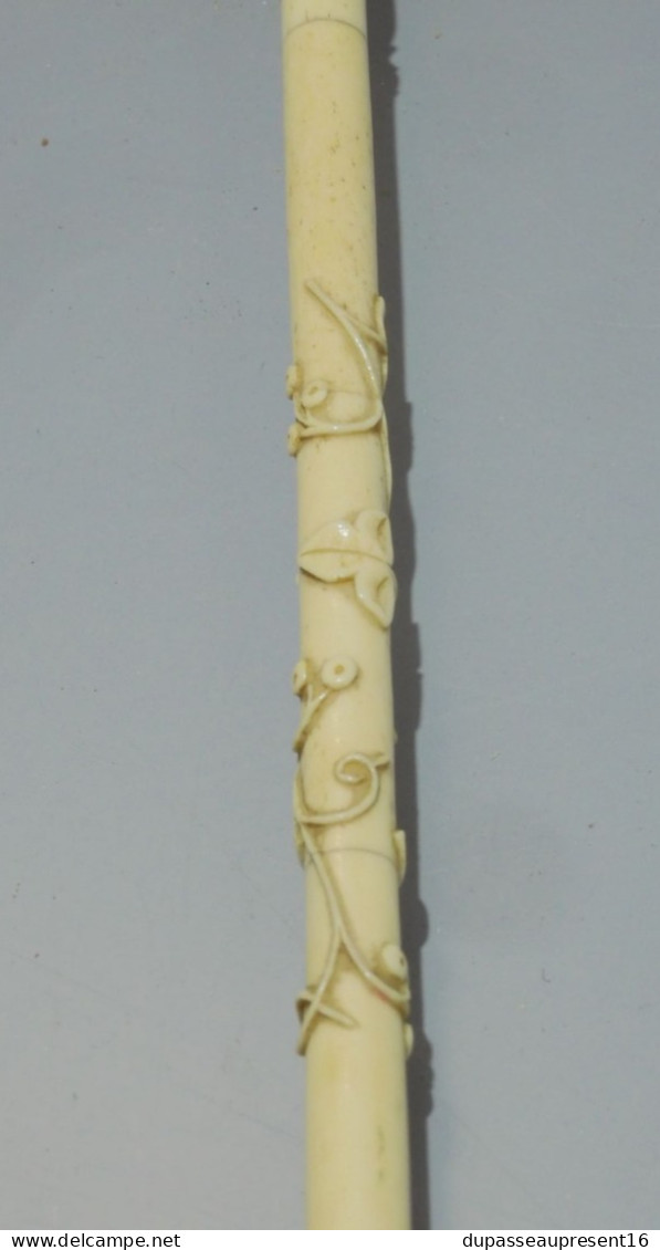 -ANCIENNE OMBRELLE D'ELEGANTE JOLI MANCHE Sculpté branchage lierre à rénover     E