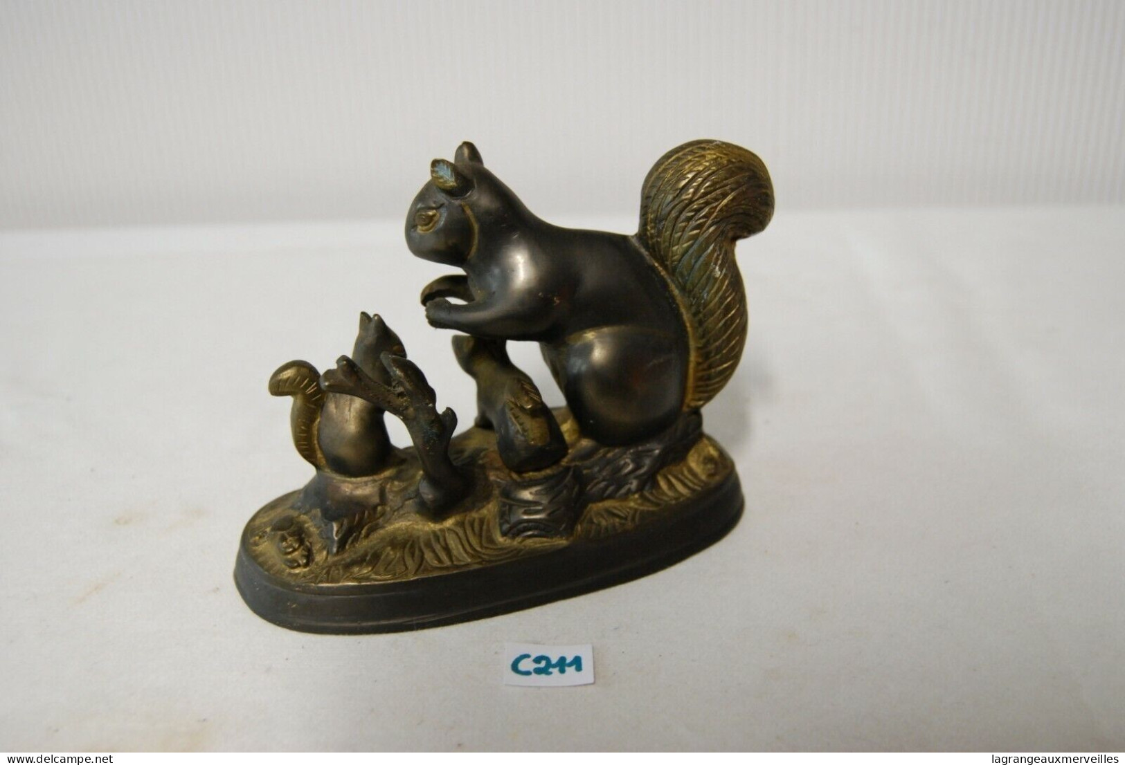 C211 Ancien Groupe En Bronze - Les écureuils - Bronces