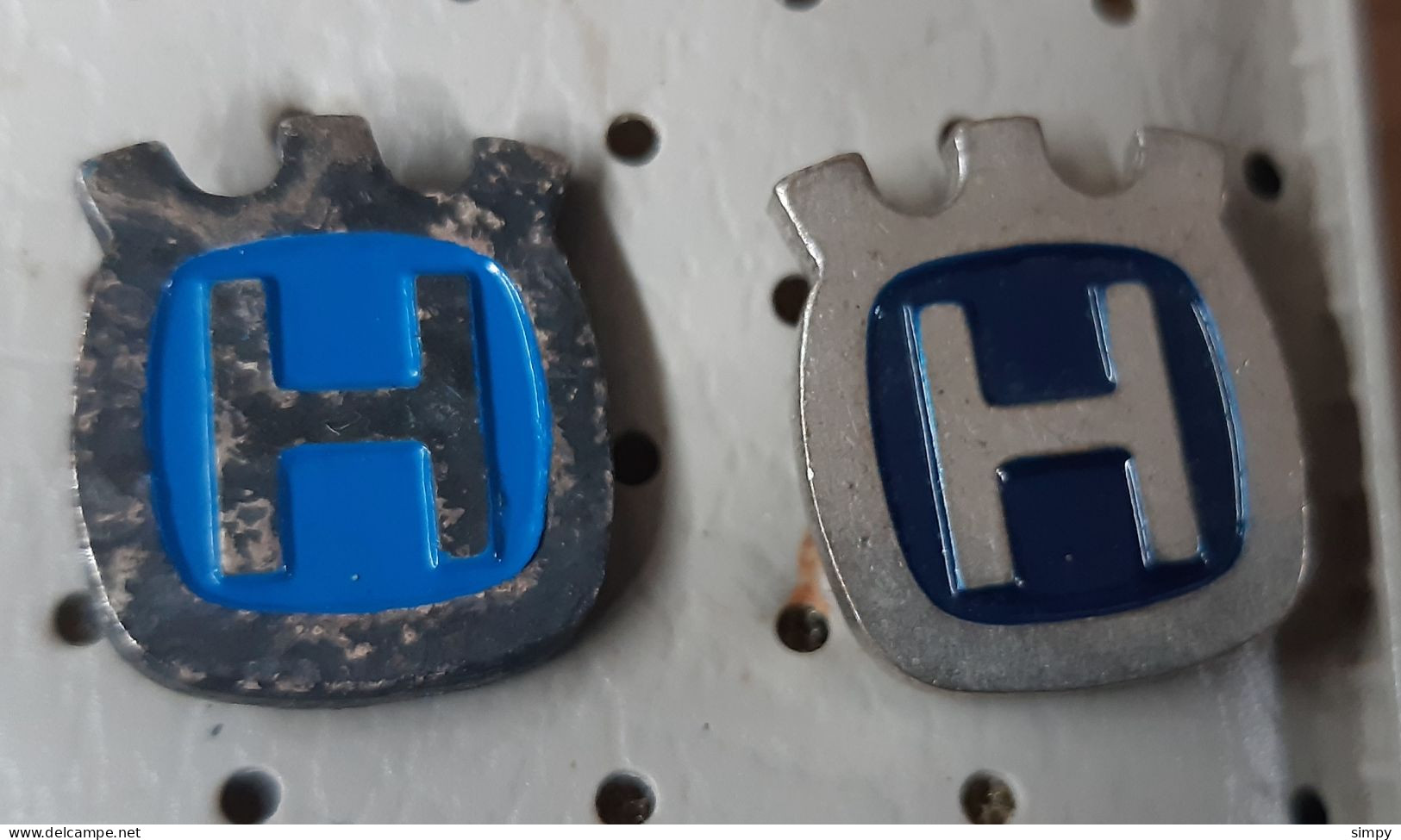 HUSQVARNA Motorbike Logo Vintage  Pins - Motorräder