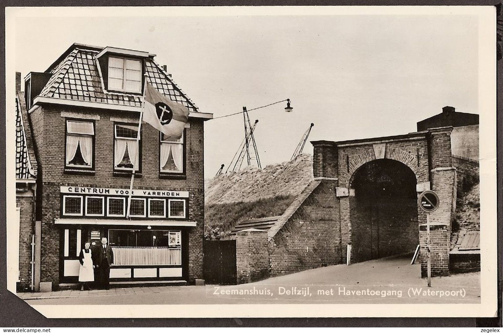 Delfzijl - Zeemanshuis Met Centrum Voor Varenden - Uitbater En Zijn Vrouw - Delfzijl