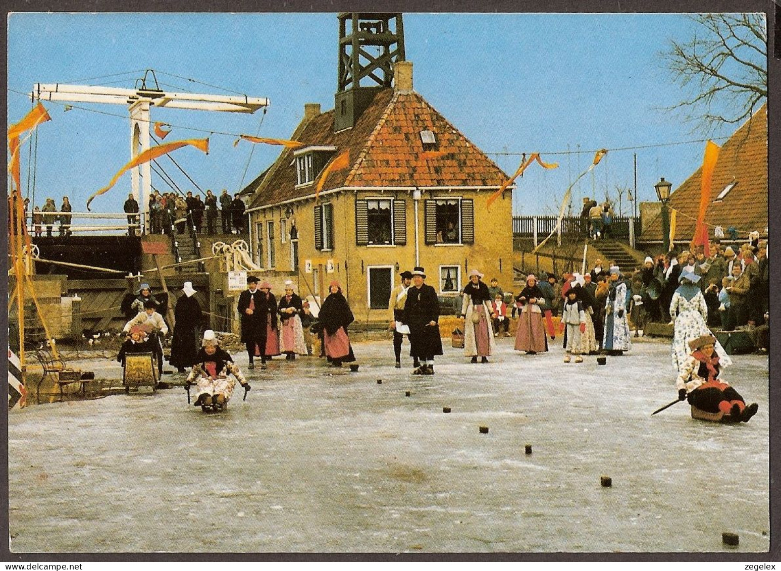 Hindeloopen - Priksleewedstrijd Op Het Ijs. Klederdracht (NL) , Costumes Typiques  - Hindeloopen