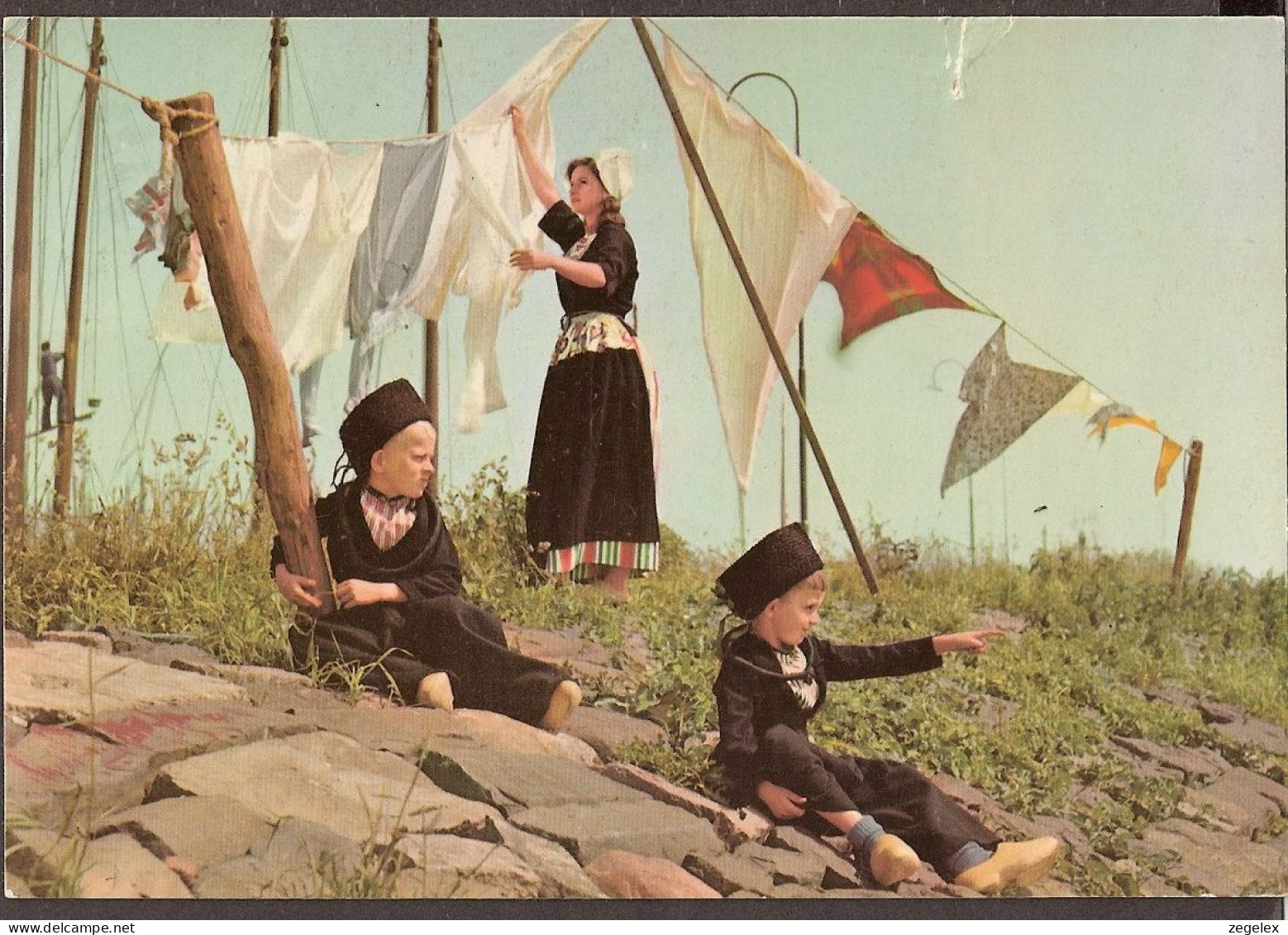 Volendam - Kinderen, Visser In De Mast, Children-pêcheur Dans Le Mât-Klederdracht, Costumes Typiques - Volendam