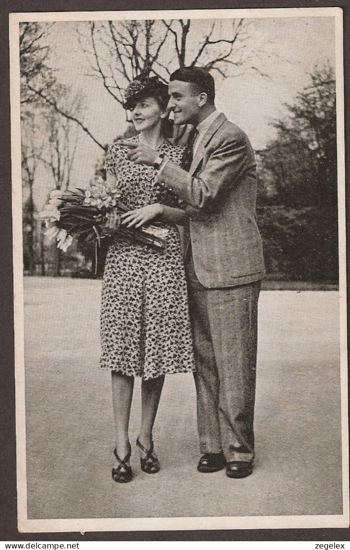 1943 Un Couple Romantique - Le Numéro De Téléphone Sur Le Dos ... - Paare