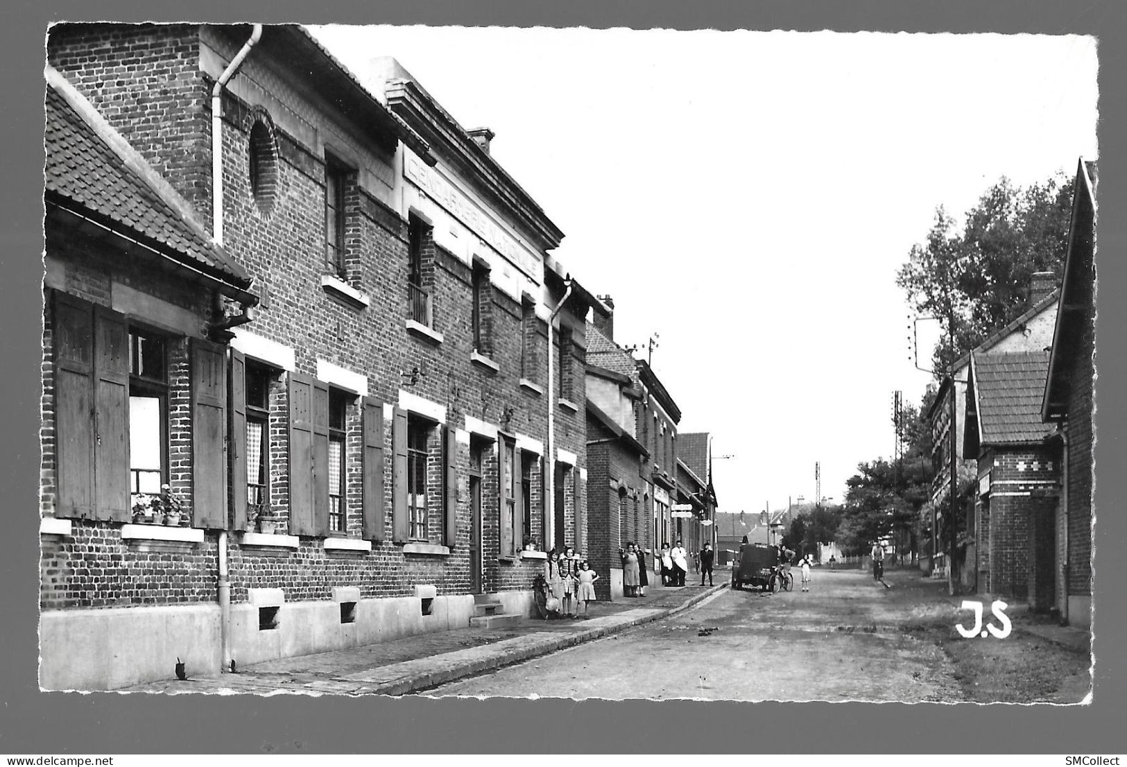 Bertincourt, La Gendarmerie Et La Rue Georges Clémenceau (A18p12) - Bertincourt