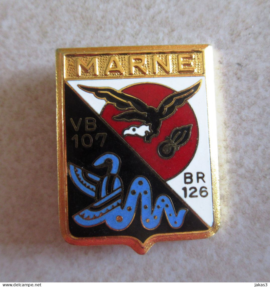 INSIGNE ARMÉE DE L AIR . ESCADRON DE BOMBARDEMENT VB 107/ BR 126 -  -  PARFAIT ETAT - Luftwaffe