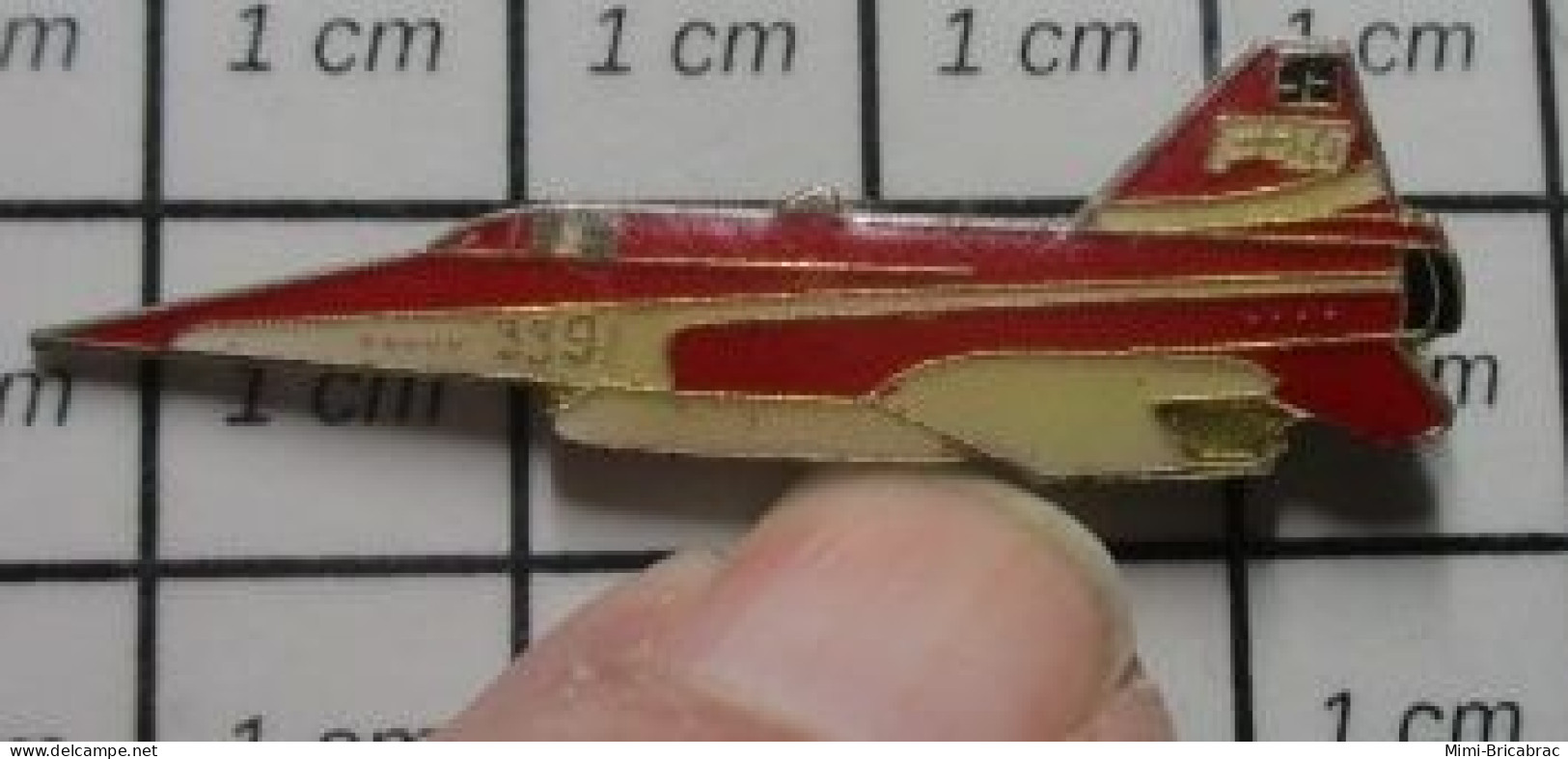 210B Pin's Pins / Beau Et Rare / AVIATION / AVION USA ROUGE ET BLANC MODELE A IDENTIFIER - Avions