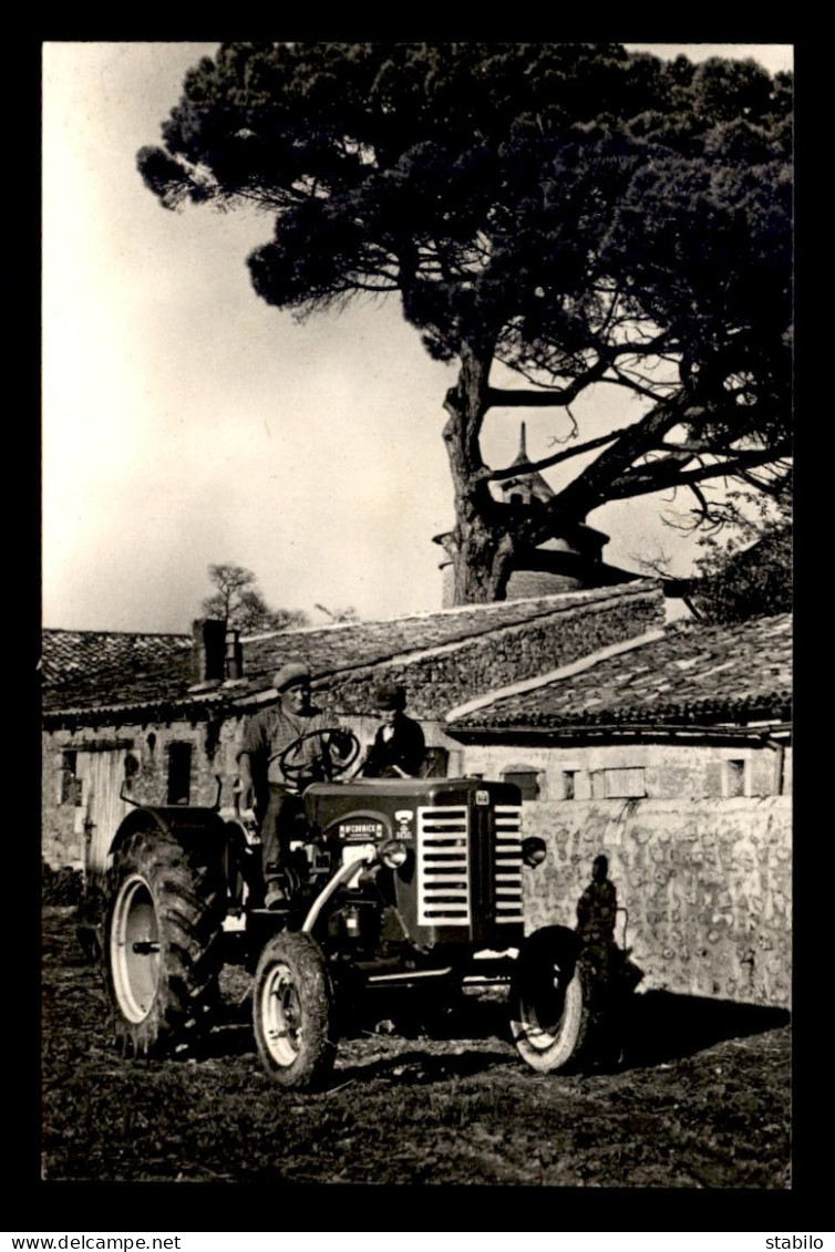 AGRICULTURE - TRACTEUR MC CORMICK IMMATRICULE FU 237 - CARTE PHOTO ORIGINALE - Tracteurs