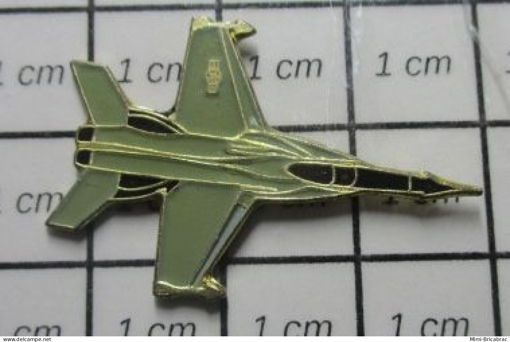 511D Pin's Pins : BEAU ET RARE / AVIATION / AVION US NAVY F-18 HORNET VUE DE DESSUS - Avions