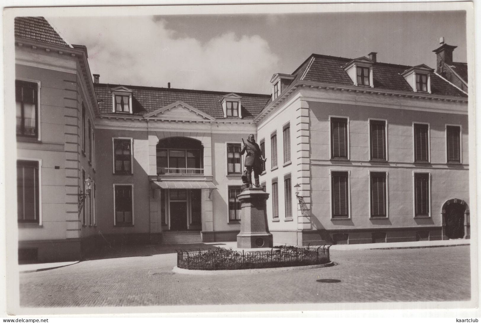 Leeuwarden - Standbeeld 'Us Heit' - (Nederland/Holland)  - 1944 - Leeuwarden