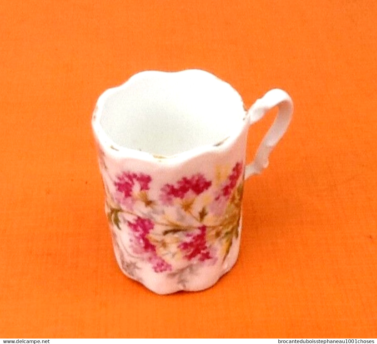 Ancien Cabaret / Service à Liqueur   Plateau / 6 Tasses  Porcelaine Fine Blanche Et Or à Décor Floral - Autres & Non Classés