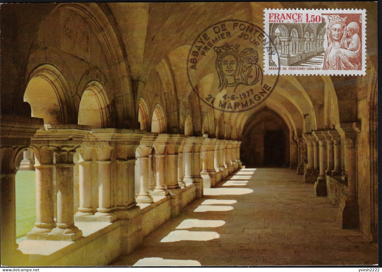 France 1977 Y&T 1938 Sur 2 Cartes Maxima. Abbaye Cistercienne De Fontenay. Cloître Et Statue De La Vierge. Marmagne - Abbazie E Monasteri