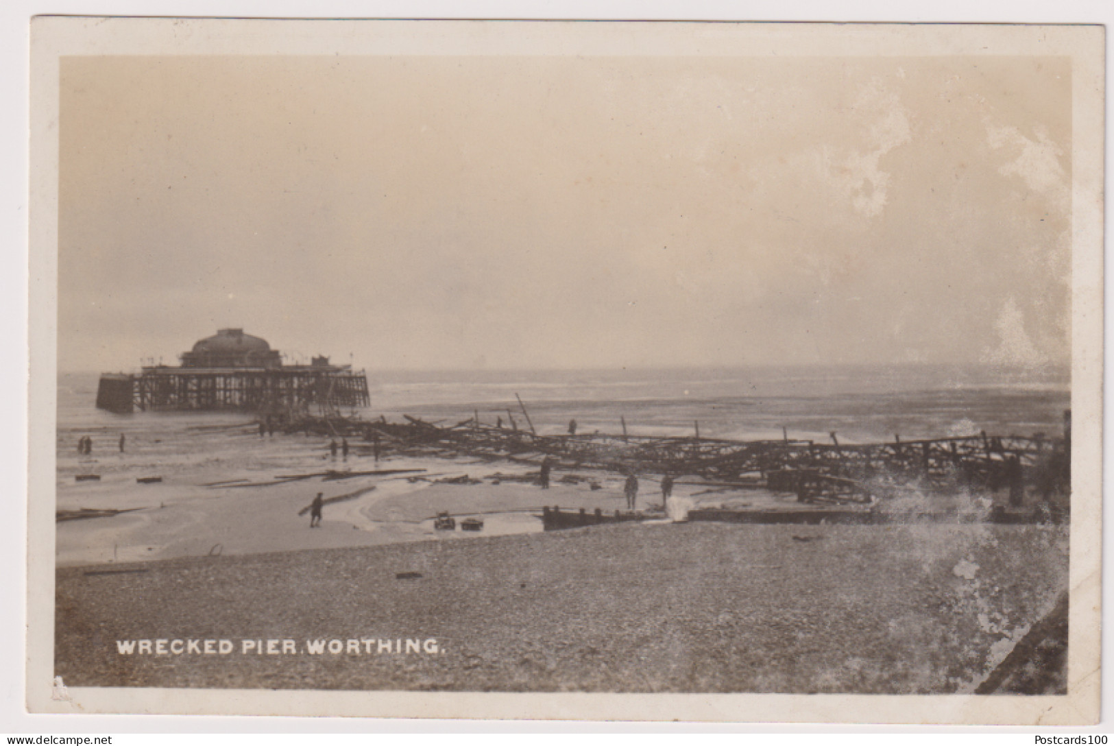 SUSSEX - WRECKED PIER AT WORTHING - POSTCARD - RP - Worthing