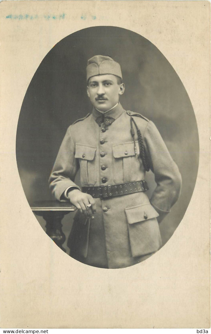 CARTE  PHOTO -  MILITAIRE  N° 38 SUR LE COL - Uniformi