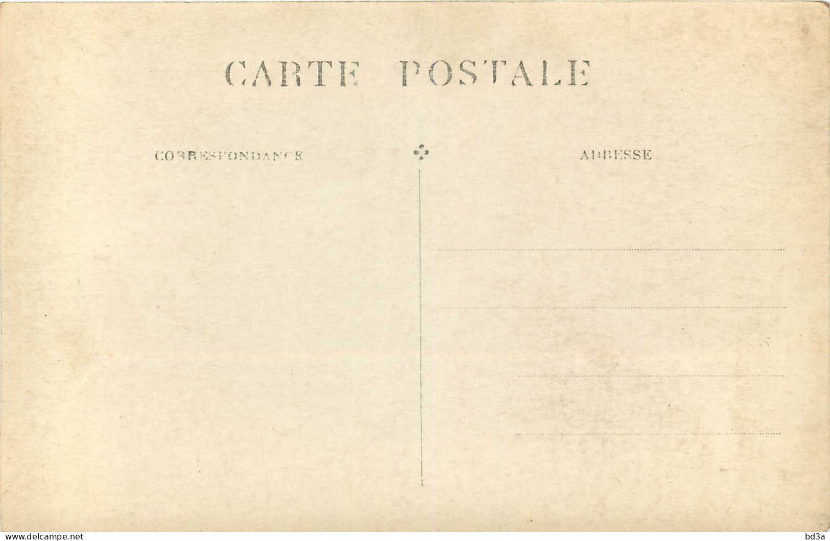 CARTE  PHOTO -  MILITAIRE  N° 38 SUR LE COL - Uniformi